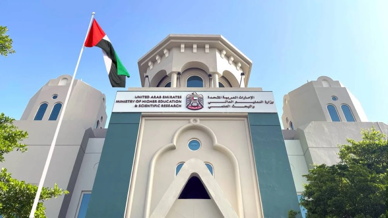الإمارات تعزز نظام الابتعاث لدعم قطاعات المستقبل بكفاءات جديدة